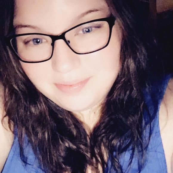 Meet your Posher, Julie - Picture 1 of 1